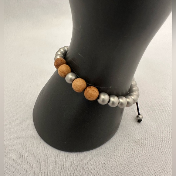 Original Grain matte silver and wood bead bracelet - Picture 1 of 4